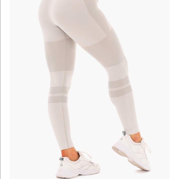 NWT grey Ryderwear leggings straight from 🇦🇺 - Picture 2 of 8